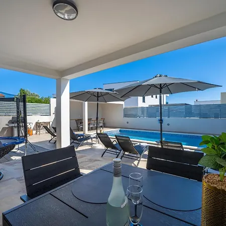 Ema And Ana Βίλα *