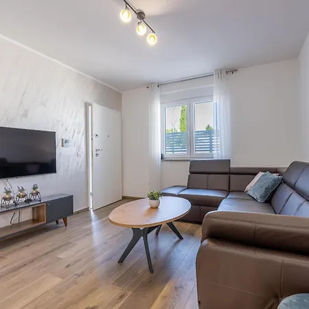 Ema And Ana * Πούλα