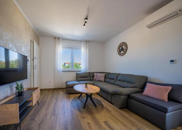 Ema And Ana Βίλα Πούλα