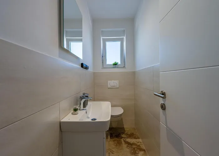 Ema And Ana Βίλα Πούλα