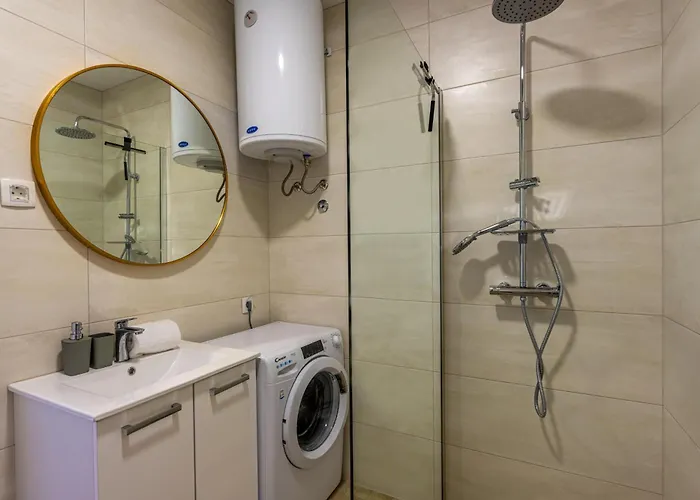 Ema And Ana Πούλα