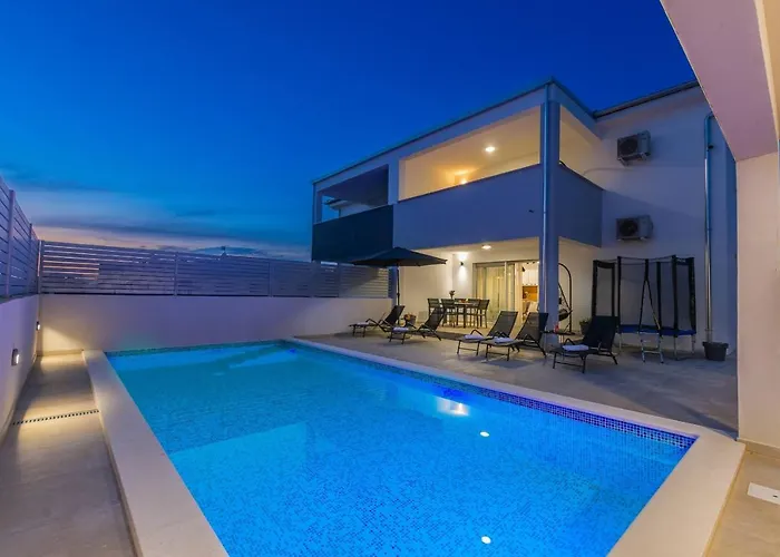 Ema And Ana 빌라 풀라