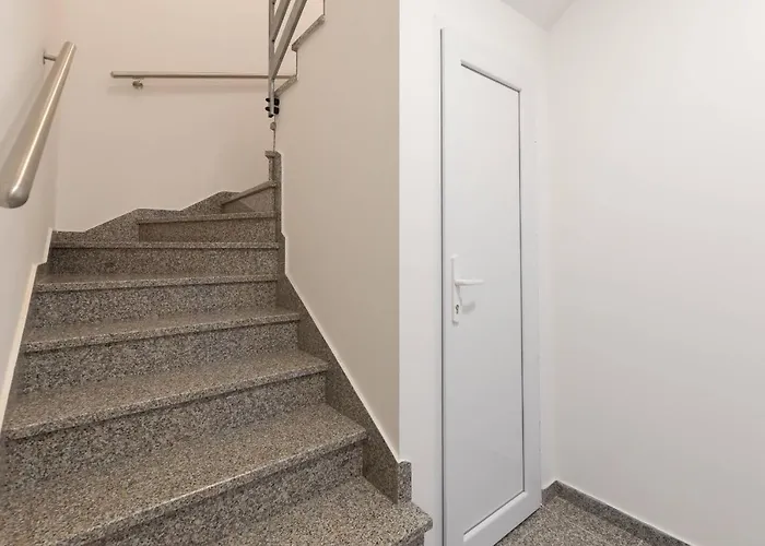 Ema And Ana * 풀라