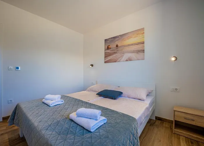 Ema And Ana * 풀라