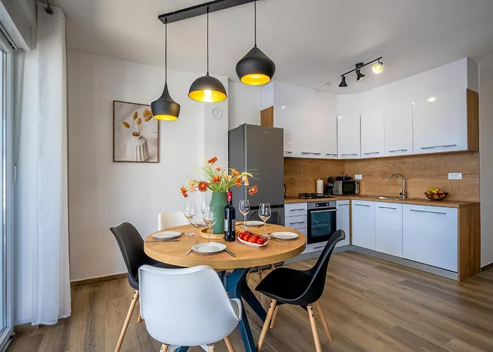 Ema And Ana 빌라 풀라