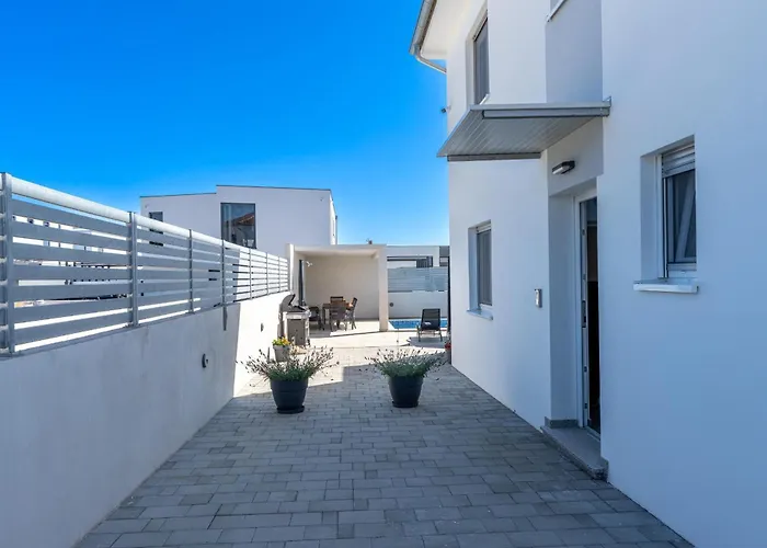 Ema And Ana * 풀라