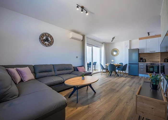 Ema And Ana 빌라 풀라